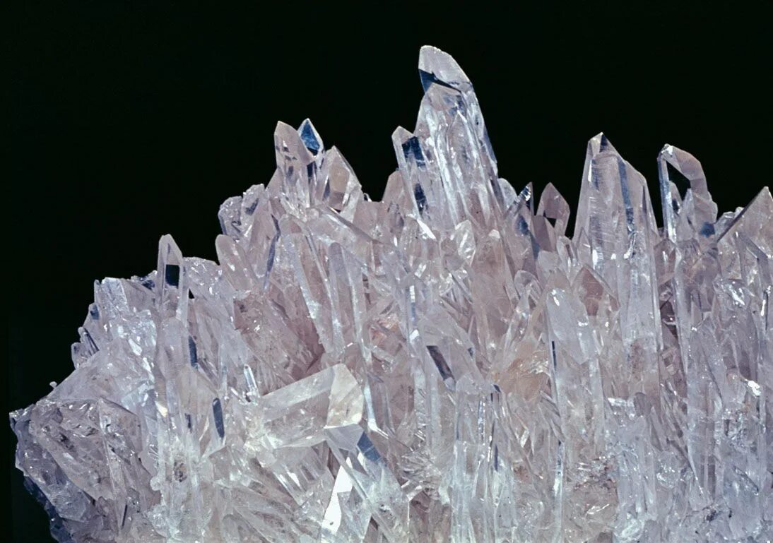 Cacha crystal. Монокристалл горного хрусталя. Кварц (горный хрусталь). Кварц минерал горный. Чистый кварц горный хрусталь.