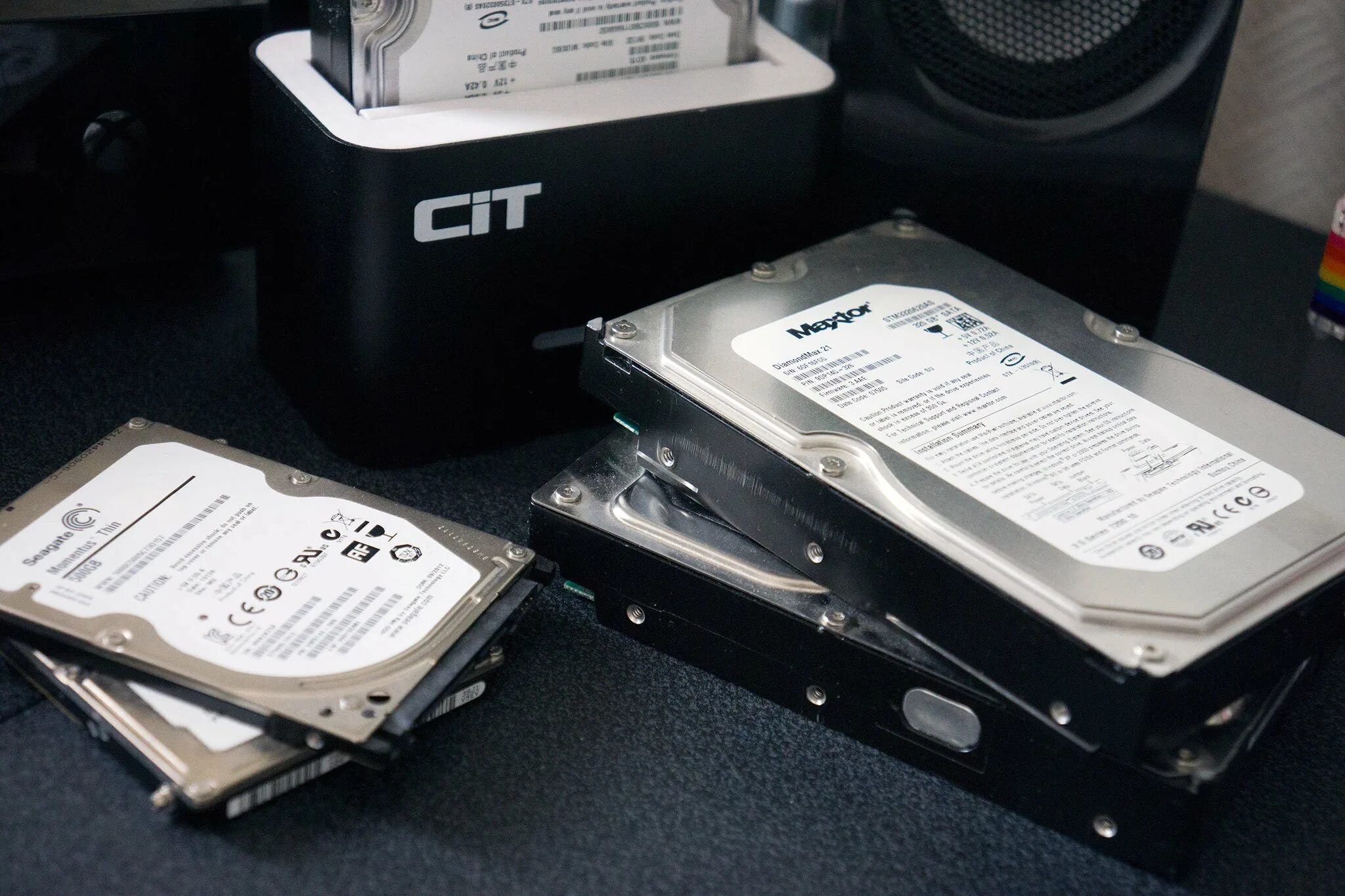 Форм фактор HDD 2.5. Что такое форм фактор жесткого диска 2.5 и 3.5. SSD И HDD 2.5. Форм фактор HDD 3.5. Какой жесткий диск hdd или ssd