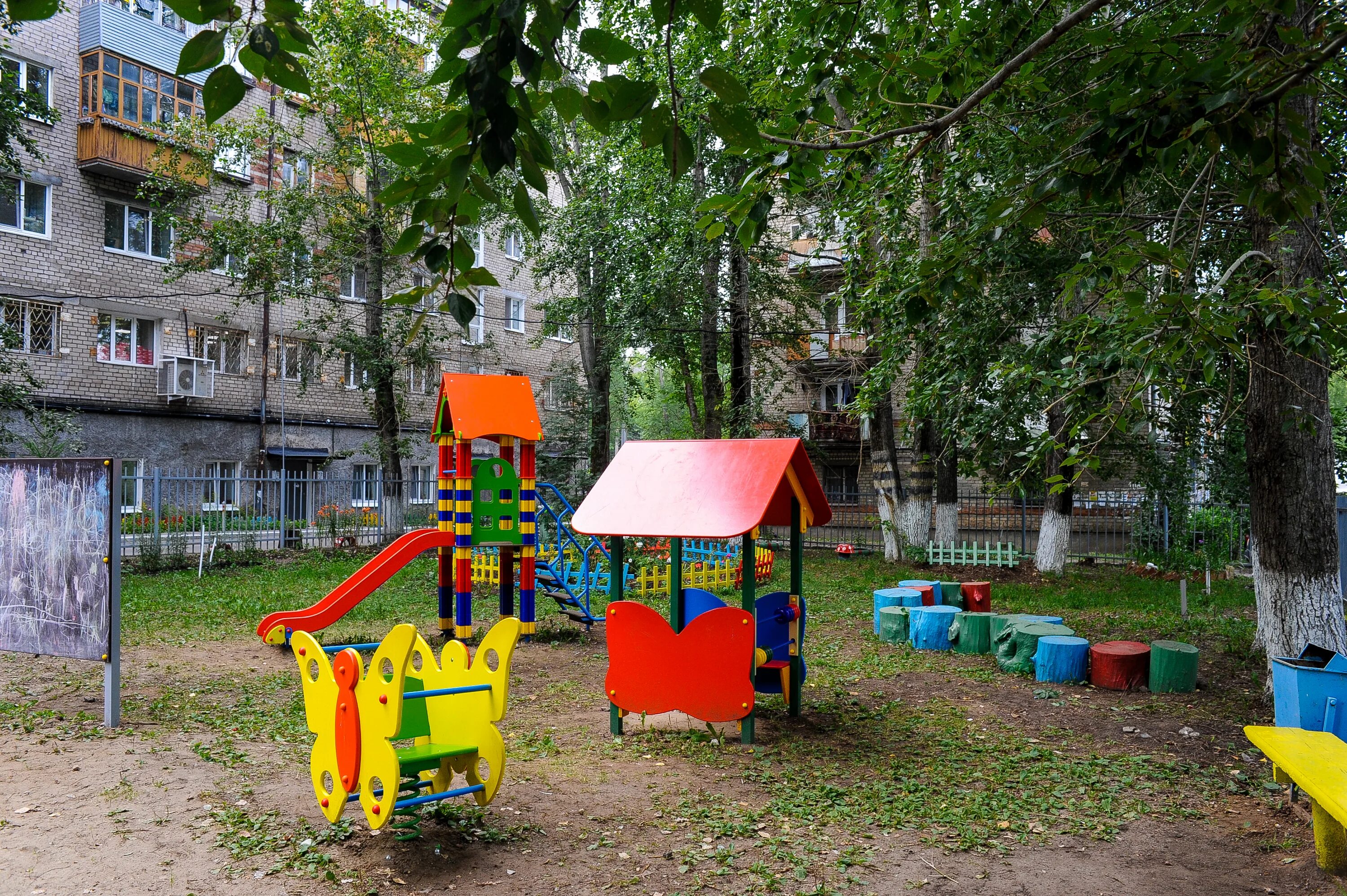 Пермские дворики. Пермь дворы. Дворик пермь. Лучший двор перми. Дворик за пермским педагогическим университетом.