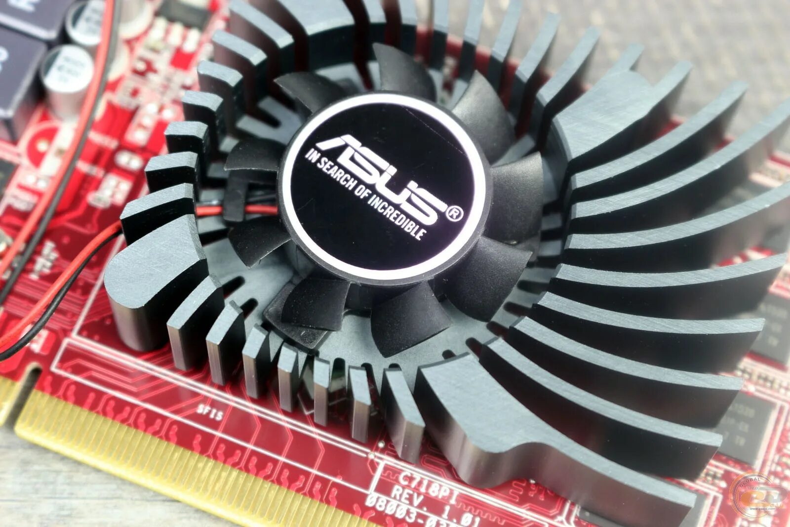 Асус видеокарта сервис. Видеокарта ASUS r7240. ASUS Radeon r7 240 1gb. ASUS r7240-2gd3-l. R7240-2gd3-l.