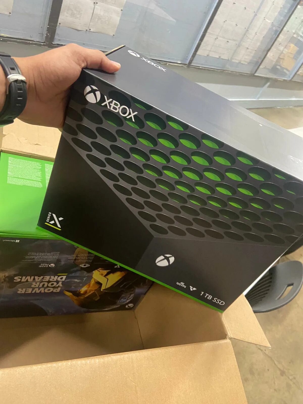 Продать xbox series. Microsoft Xbox Series x 1tb. Xbox one s и Series x. Xbox Series s 1tb. Коробка хбокс Сериес х.