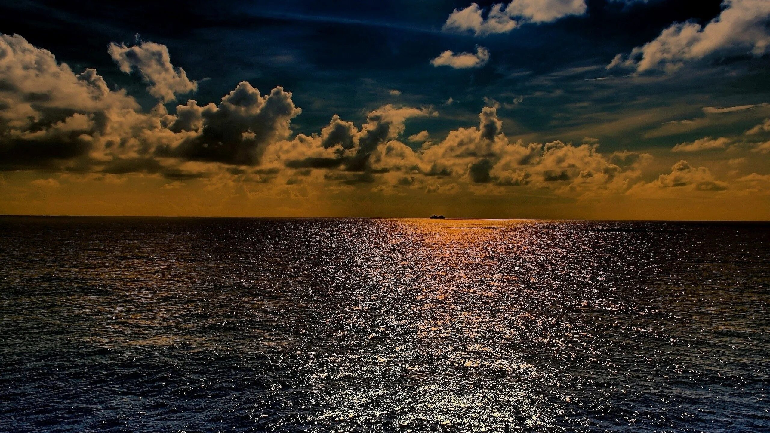 Безбрежное море. Закат на море. Океан закат. Море и небо. Море фото.