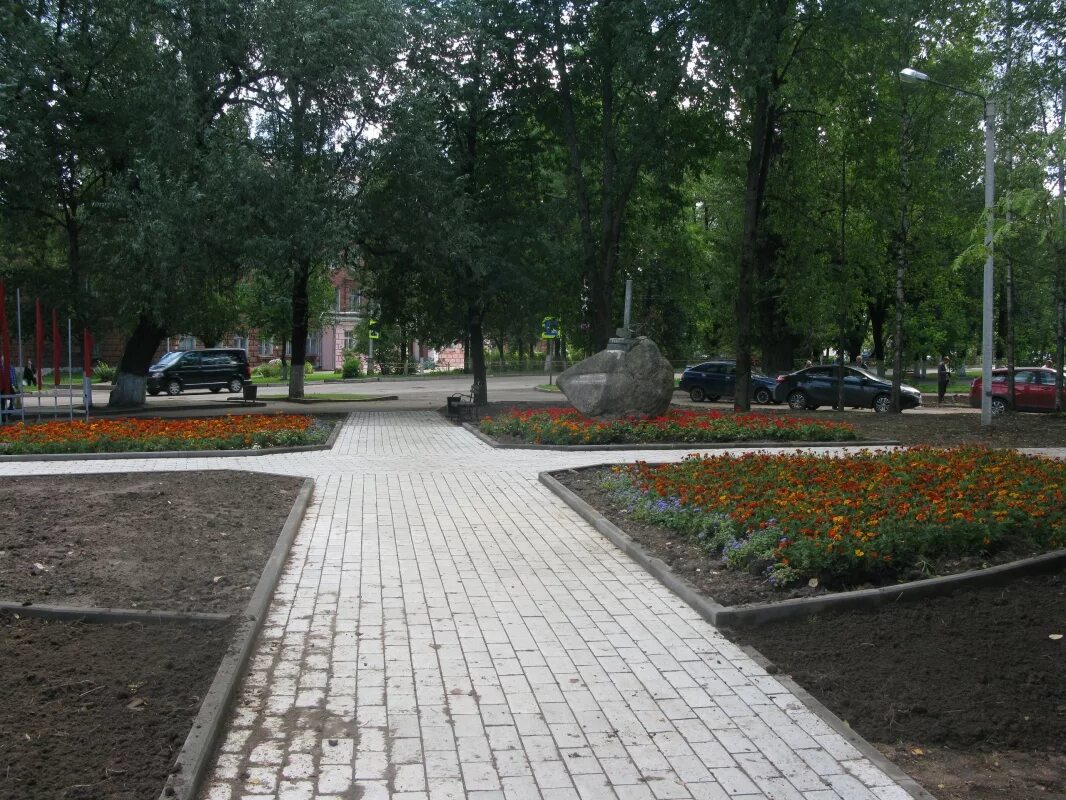 Парк 30 летия боровичи. Парк 30-летия октября спб. Городской парк боровичи. Верхний парк боровичи. Арт объект город киров я люблю киров.