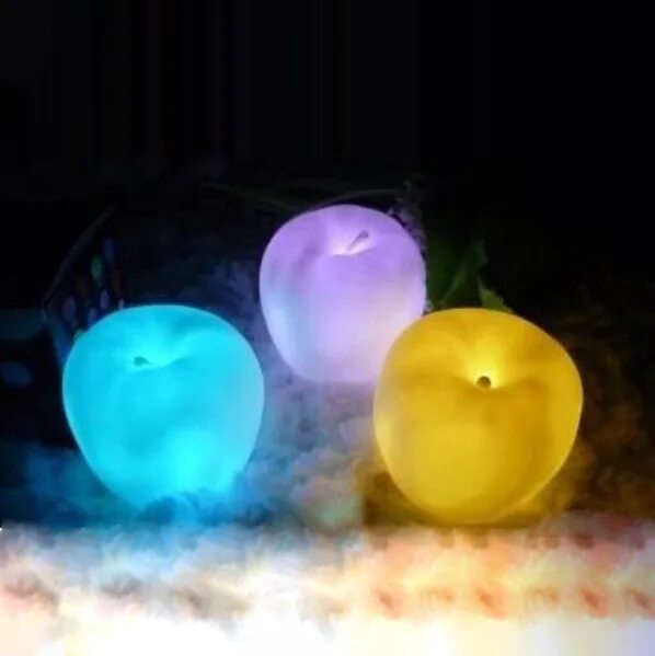 светящиеся яблоки. складная лампа яблоко. светящиеся яблоки. зеленое яблоко на черном фоне. светящиеся яблоки.