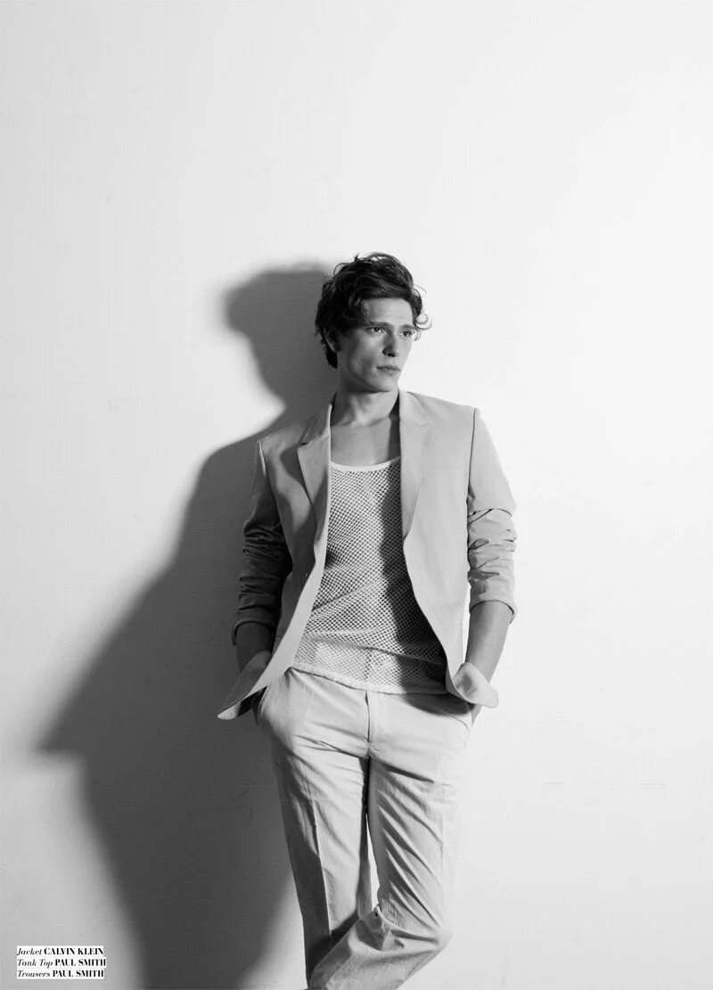 Красивое мужское тело. Reid prebenda. Timothee bertoni. Мужские позы для фотосессии. Джон кортахарена в профиль.