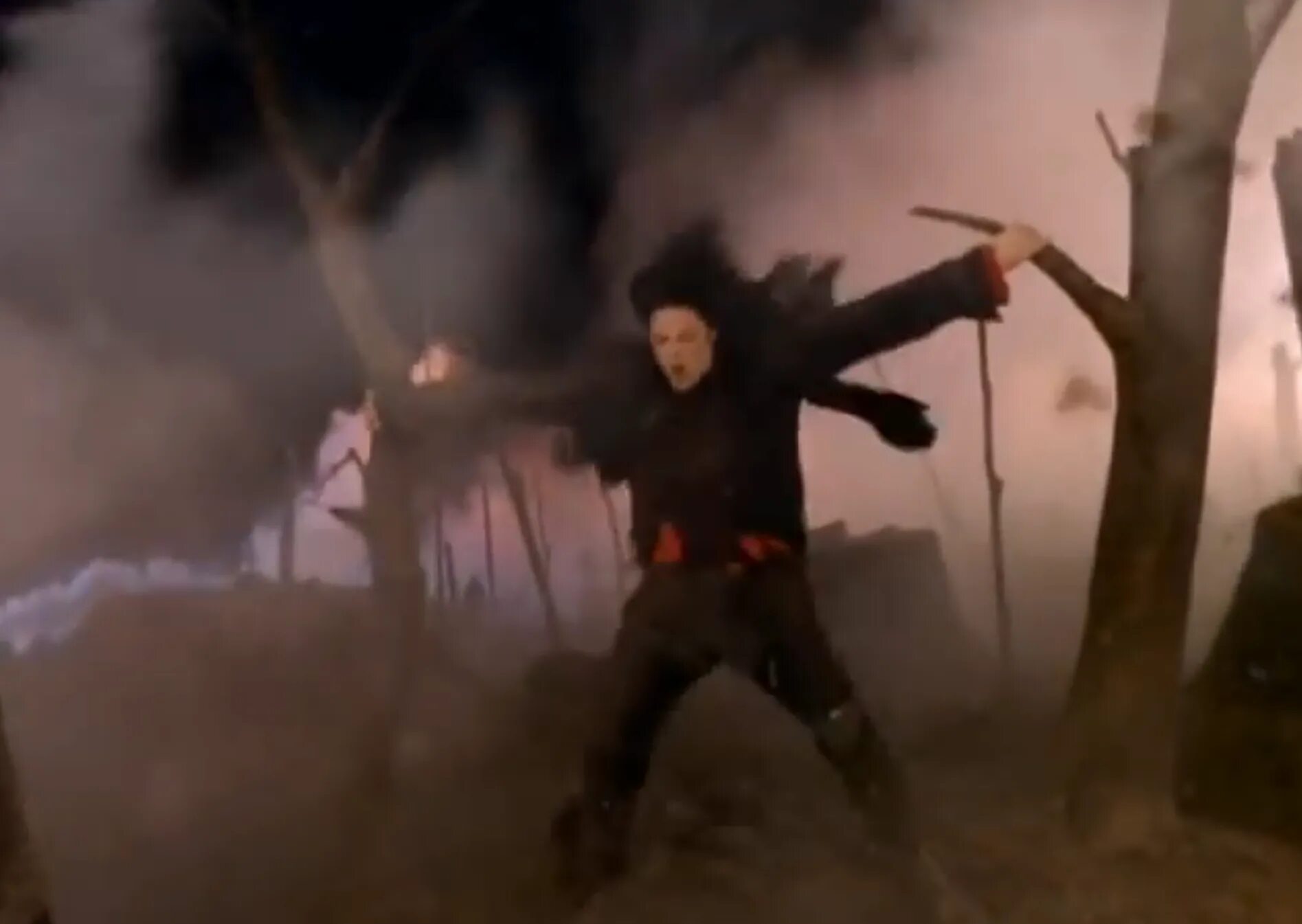 Michael jackson - earth song (1995). Earth song клип. Клип майкла джексона про землю. Джексон песня про войну. Michael jackson earth song клип.