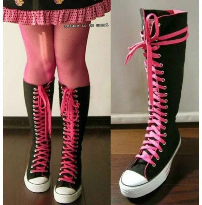 Черно розовые шнурки. Converse Knee High Boots черные. Converse кеды эмо. Длинные кеды. Высокие кеды до колена.