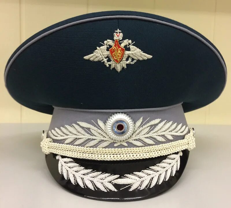 Фуражка полиции нового образца. Фуражка генеральская парадная фссп. фуражка фггс мо генеральская. фуражка генеральская мо рф. фуражка фггс мо генеральская парадная.