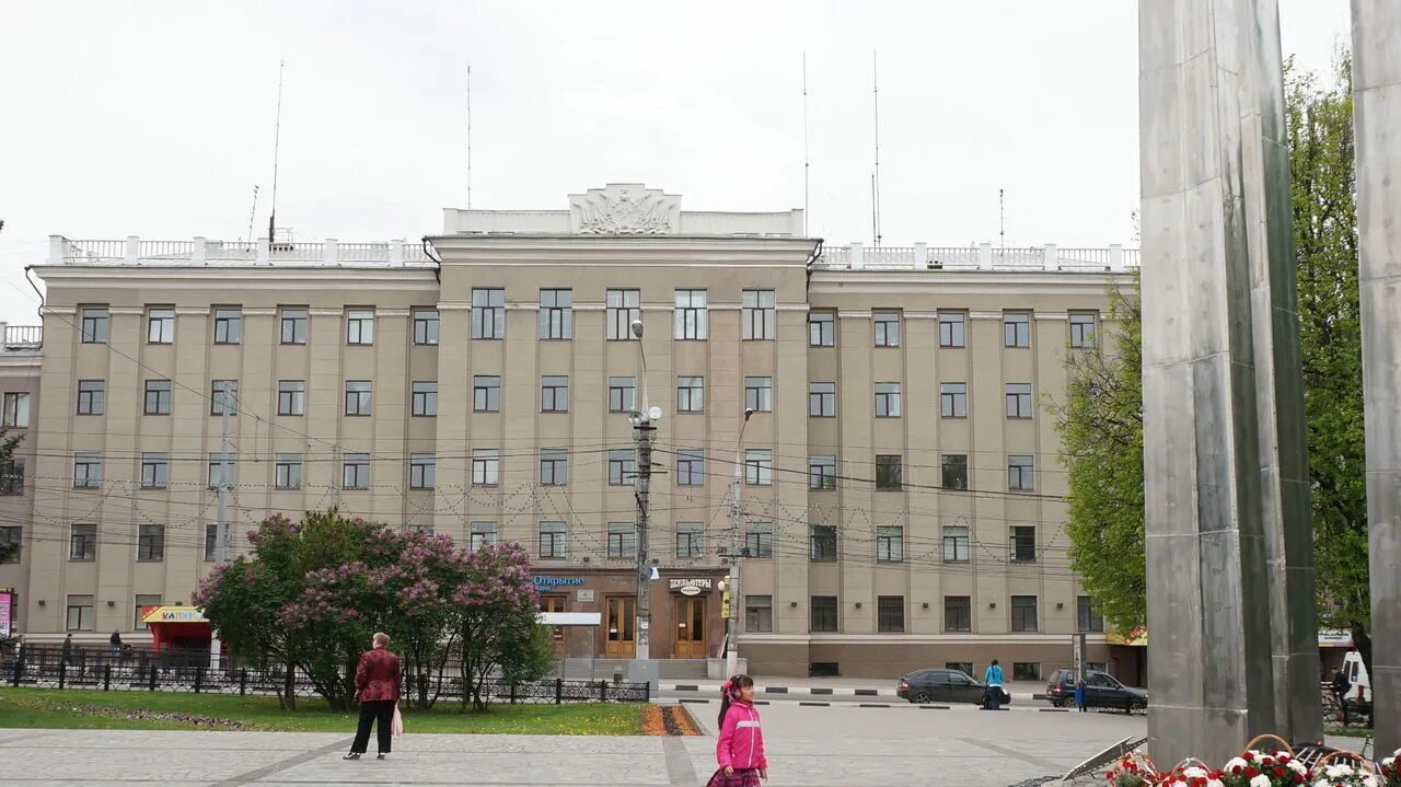 Площадь победы 11/2 калуга. Фото на документы калуга ленина. Горловка площадь победы 1974г. Территории калуги вид сверху. Почётный караул тула три штыка.