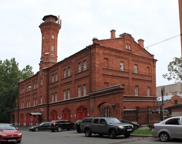 Первые пожарные в санкт петербурге. Пожарная каланча на Васильевском острове. Пожарное депо Санкт-Петербург. Пожарная каланча, Санкт-Петербург, площадь Репина. Первая пожарная каланча в Санкт-Петербурге.