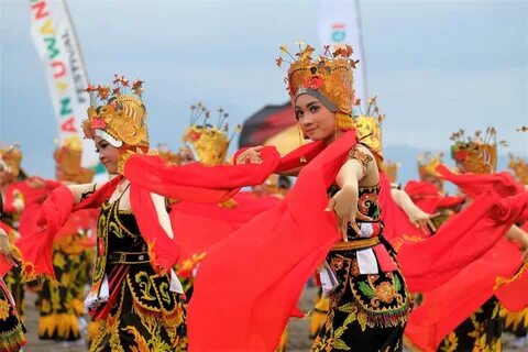 Tari Gandrung.