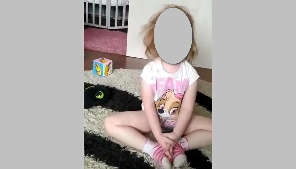 Старшая сестра издевалась над младшей сестрой