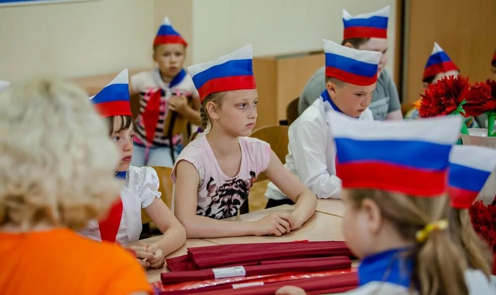 Патриотический урок в школе. Патриотизм школьники. Патриотическое воспитание школьников. Патриотизм для детей школьного возраста. Патриотическое воспитание в школе.