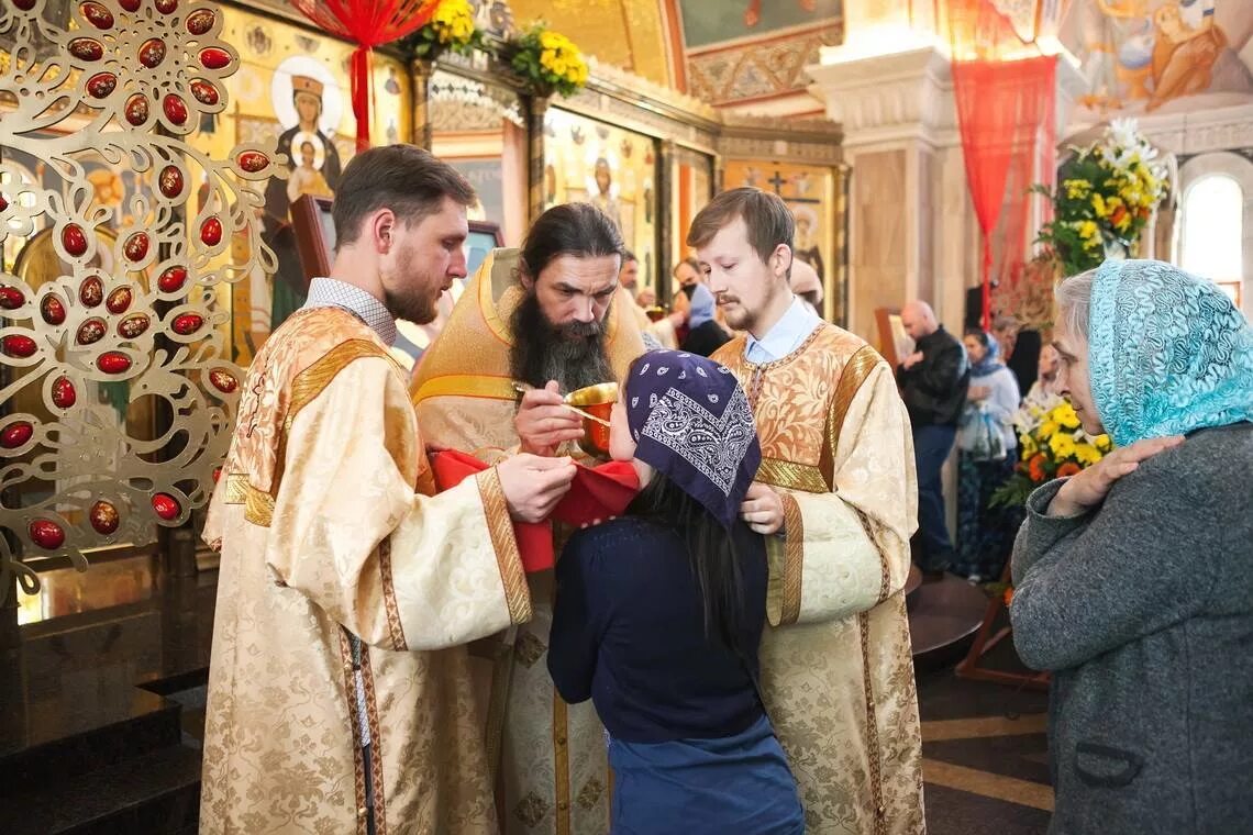 Литургия это. Христианское служение в церкви. утренняя литургия в православной. воскресная молитва в храме. главное христианское богослужение:.