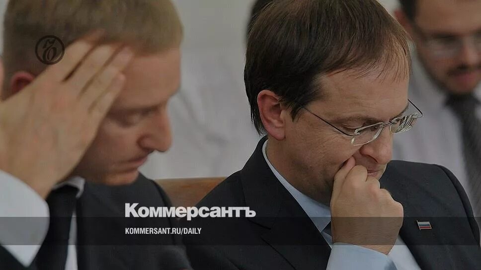 Мединский про историю. Мединский и д Песков совместное фото. Мединский жмут руку украинцам. Мединский на переговорах в Гомеле с Украиной фото. Мединский сказал что Путин проиграл.