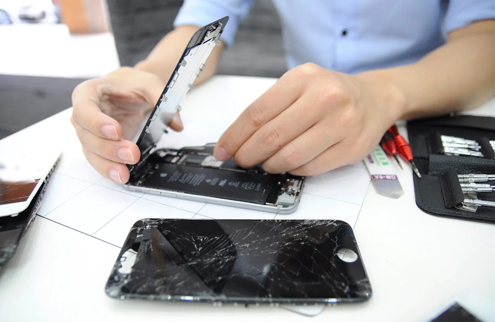 Ремонт смартфонов. Iphone Repair. Замена экрана телефона. Ремонт iphone до и после.