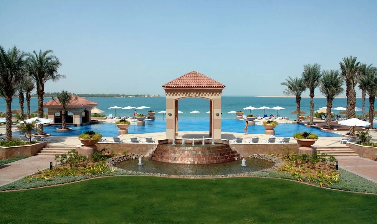 Al raha beach abu. Аль раха бич отель. al raha в абу-даби.. raha beach абу даби. пляж аль раха в дубае.