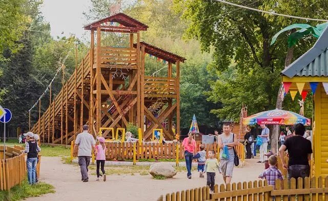 Площадка игровая железная люберецкий парк. Интересные развлечения для детей. Куда можно сходить в люберцах. Куда сходить в москве с детьми. Светофор люберцы побратимов 7.