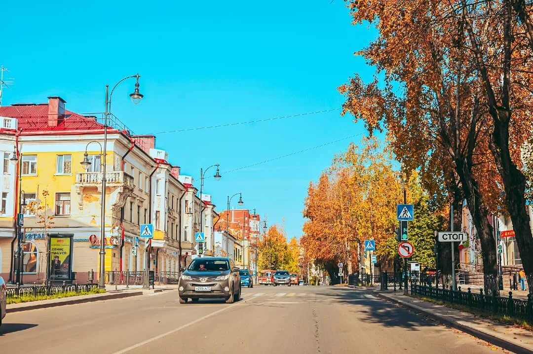 Сколько сегодня в сыктывкаре. Сыктывкар Главная улица. Сыктывкар Центральная улица. Окраина города Сыктывкар. Сыктывкар 2010.