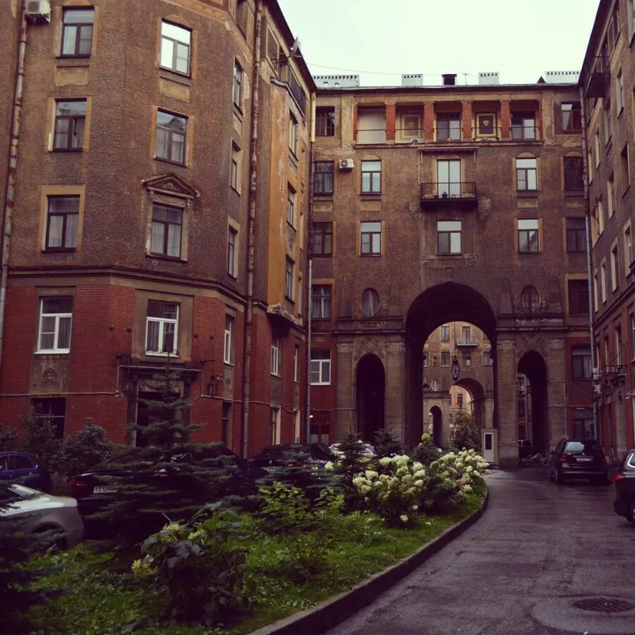 Причины двор. Спб толстовский дом на рубинштейна. улица рубинштейна толстовский двор. толстовский дом рубинштейна 15. улица рубинштейна двор толстовский дом.