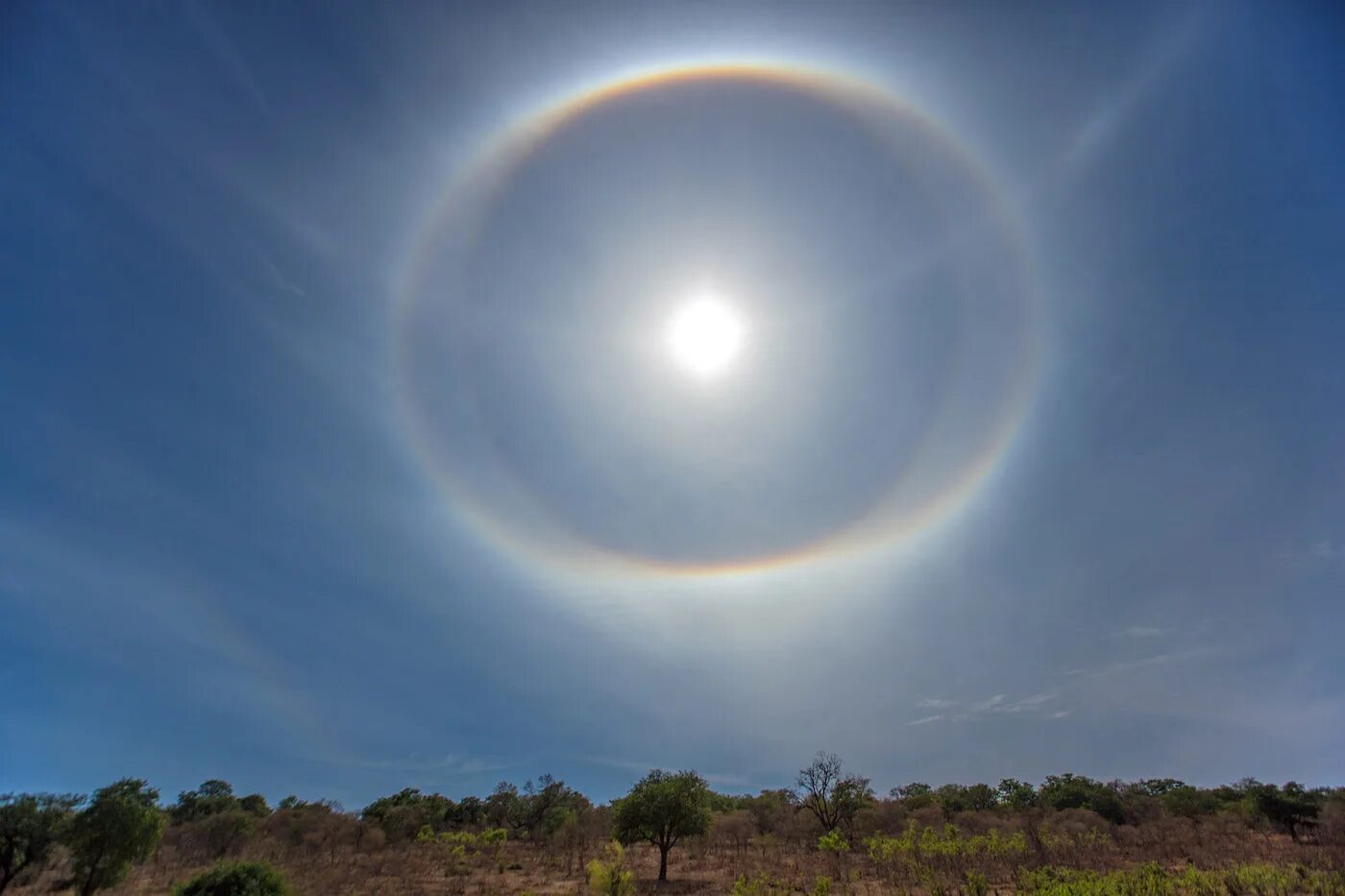 гало вокруг солнца. гало солнечное геленджик. круги гало вокруг солнца. гало радуга вокруг солнца. гало радуга вокруг солнца.