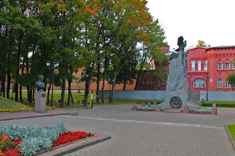 сквер памяти героев смоленск памятник. смоленск памятник александру твардовскому. федор конь памятник смоленск. памятник авраамию смоленскому в смоленске. памятник героям 1812 г смоленск.