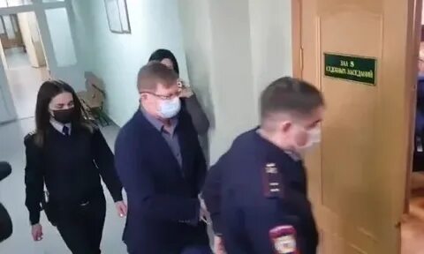 Уволили через месяц