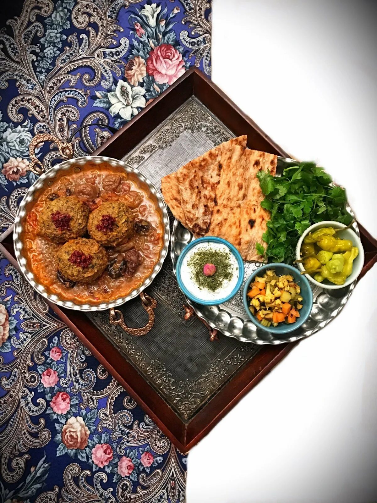Узбекский дастархан. Узбекский дастархан узбекская кухня. Восточная кухня. Национальные блюда Востока