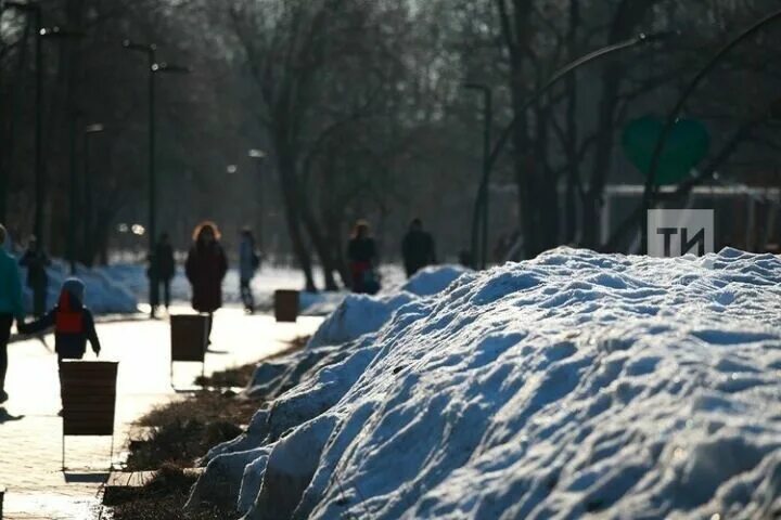 Когда примерно растает снег. Теплая зима татар информ. Растаявший снег в Казани. В Татарстане ожидается небольшое потепление. Татары в снегу.