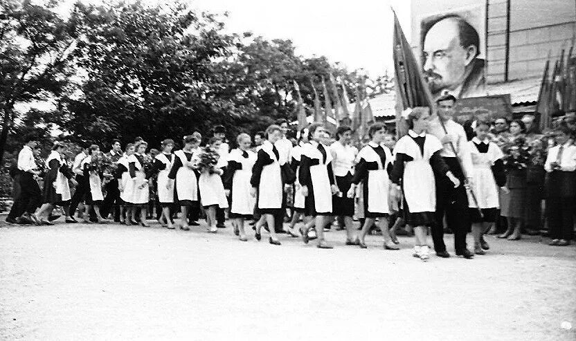 Первый класс в 1962 году 1 сентября. Гимназия 1 Владивосток фото. Сентябрь 1962. Форма школьников 1962 г. Школа 1 владивосток