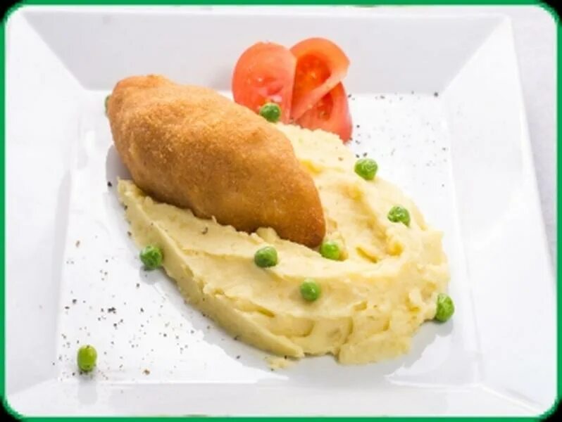 Котлета по киевски с пюре. Котлета по киевски с картофельным пюре. котлета по киевски с гратеном. котлета по киевски подача. котлета по киевски с пюре подача.