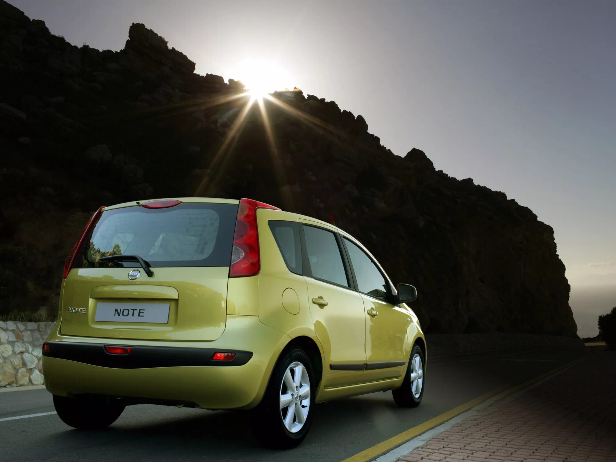 Nissan note 2009. 2. Nissan note 1. Самсунг ноут первый. Samsung galaxy note gt-n7000.