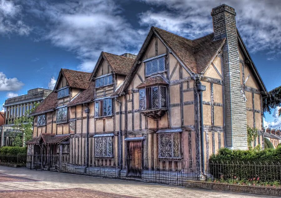 Shakespeare's Birthplace in Henley Street. Хенли-Хаус. Дом Шекспира в Стратфорде. Улица Шекспира дорогой район ?.