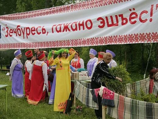 Удмуртский язык. Надписи на удмуртском языке. Удмуртия язык народа. Родной язык в Удмуртии.