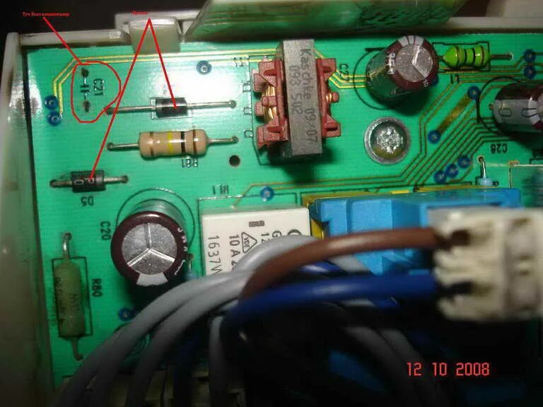Машинка отключает lg. Плата аварийного отключения стиральной машины. ZWQ 5100 плата. Взорвался конденсатор на стиральной машине. Взорвался конденсатор фильтра в стиральной машине.