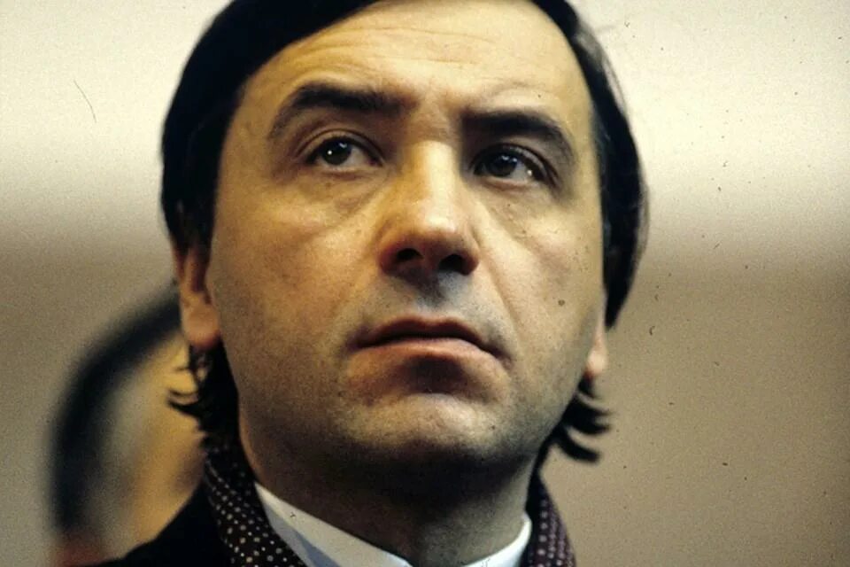 Скончался поэт. Скончался поэт