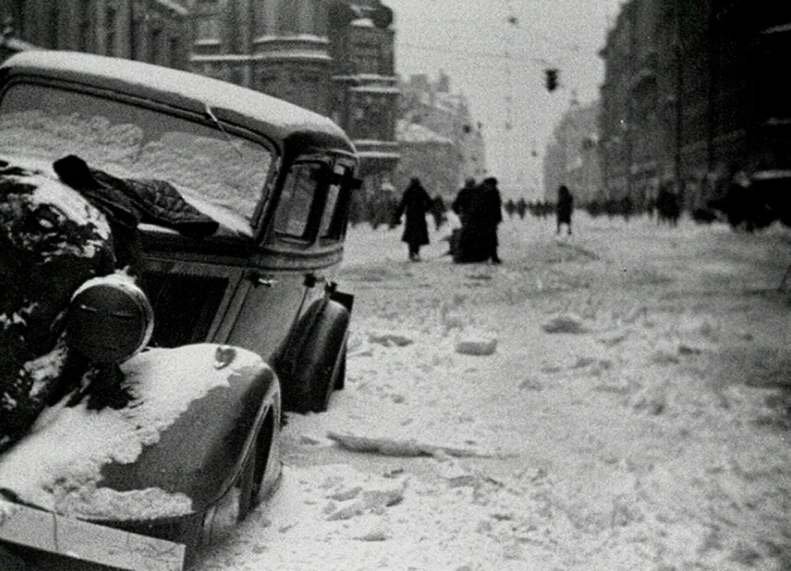 Кадры блокадного ленинграда. Кинохроника блокада ленинграда. Хроники блокадного ленинграда для детей. Блокада ленинграда фильм 2005. Ленинград улица пестеля в блокаду.