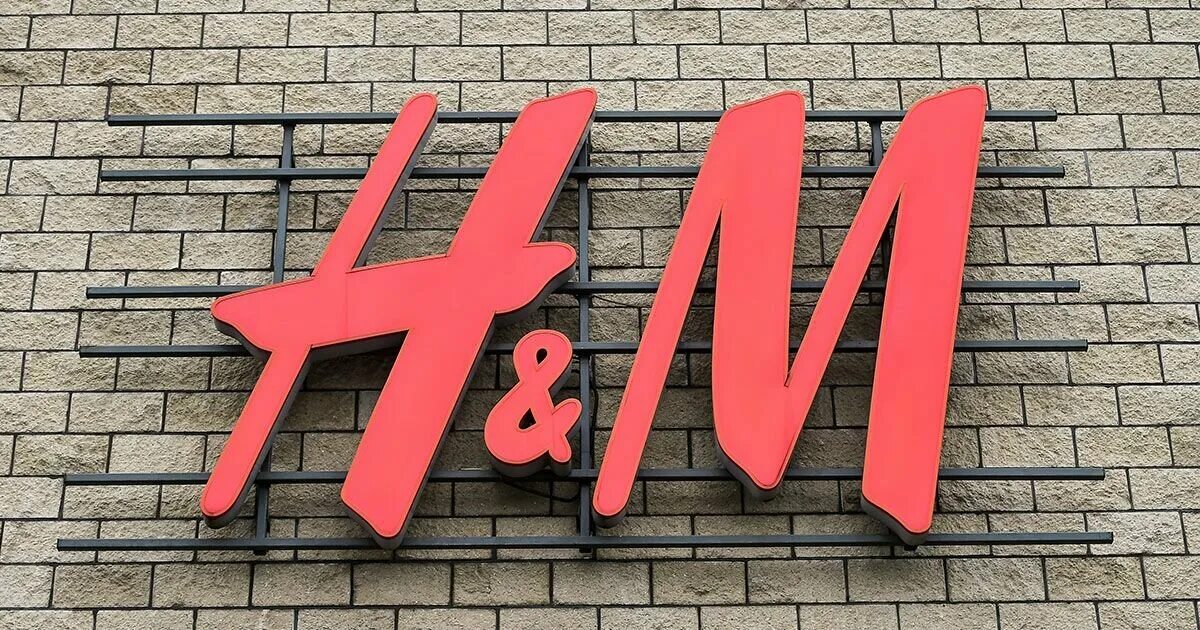 H m he. H M вывеска. Бренд h m. Компания h m логотип. Логотип магазина одежды h&m.