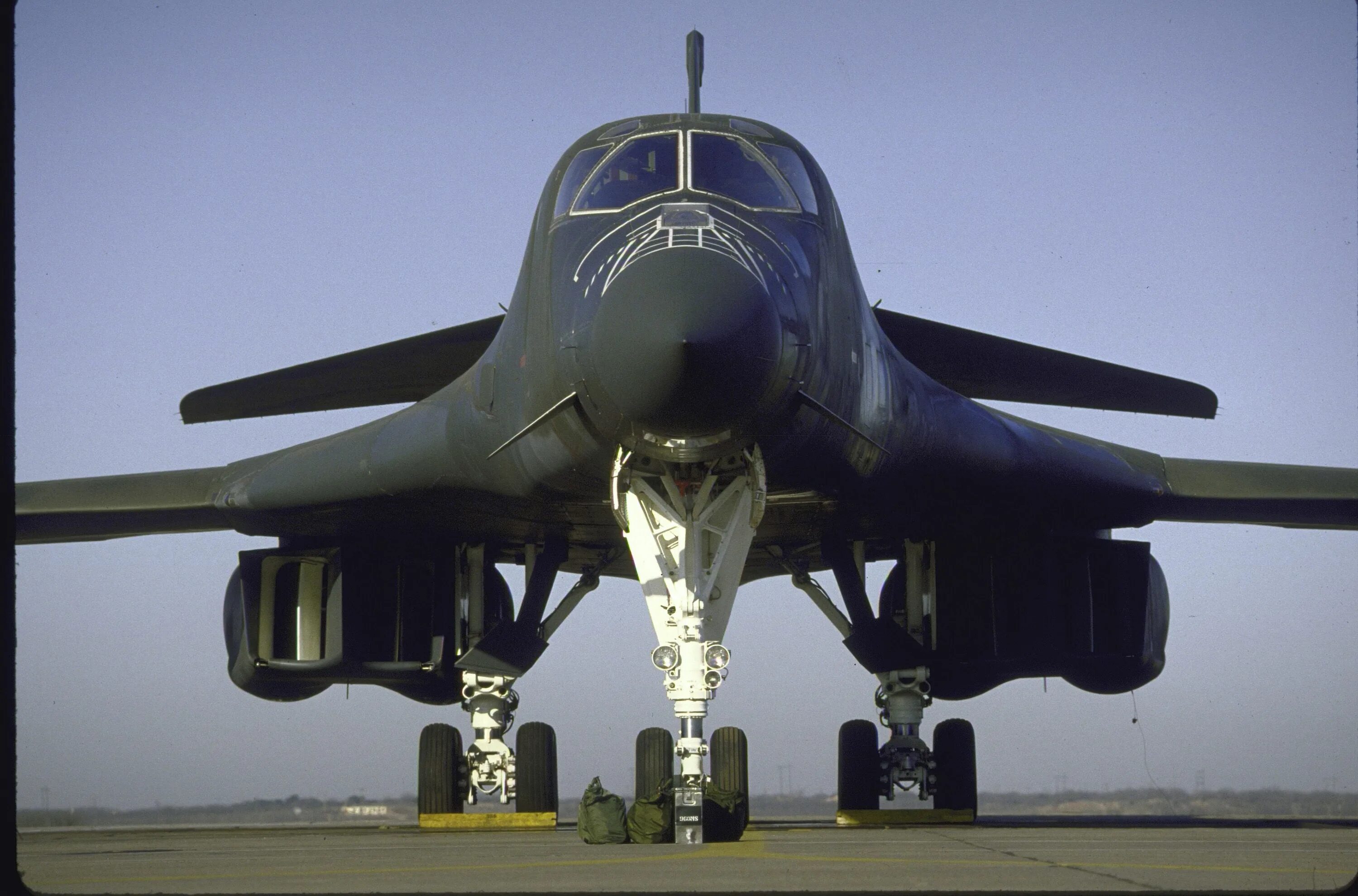 Самолета том 1. Rockwell b-1b Lancer. Rockwell b-1 Lancer. B1 Lancer. Rockwell b-1 Lancer бомбардировщики.