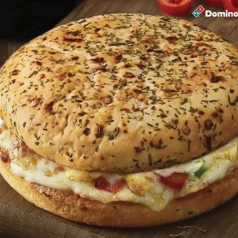 Пицца бургер рецепт с фото Meet the pizza burger a bacon cheeseburger wrapped in a pepperoni pi Pizza bur