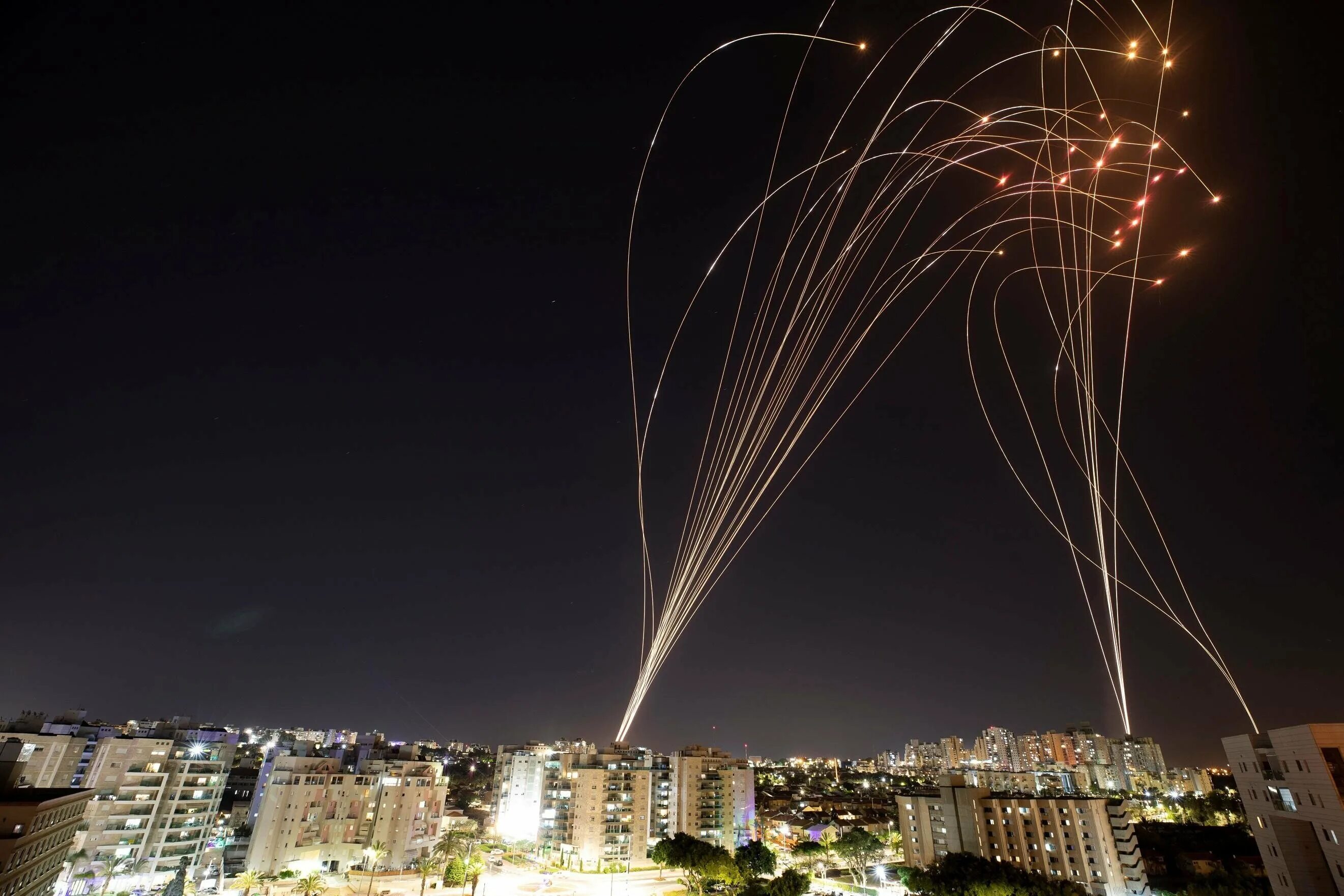 Палестина небо. Iron Dome Железный купол. ПВО купол Израиль. Система ПВО Израиля Железный купол. Железный купол Тель Авив.