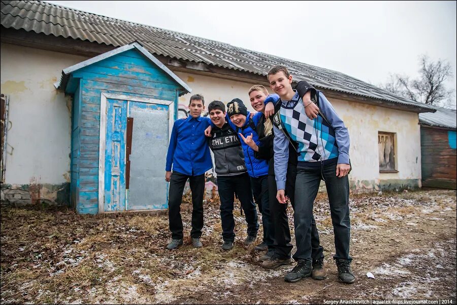 Молодежь в провинции. Люди в провинции россии. Молодежь провинции. Что такое провинция в россии у молодежи. Город россии провинция.