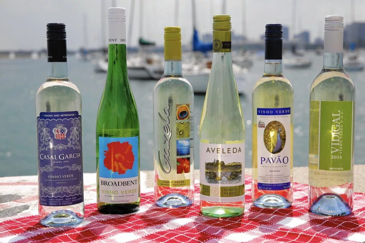 Вино виньо верде белое португалия. Vinho verde португалия. Пино верди вино португалия. Вино верди белое. Вино navalheira vinho verde.