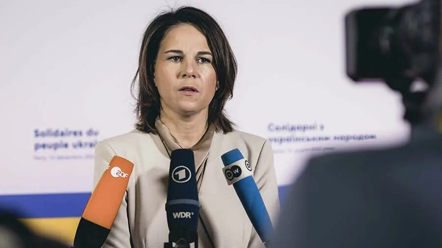 Анналена бе́рбок. Бербок. Анналена бербок. Глава немецкого мид анналена бербок. Новости бербок.