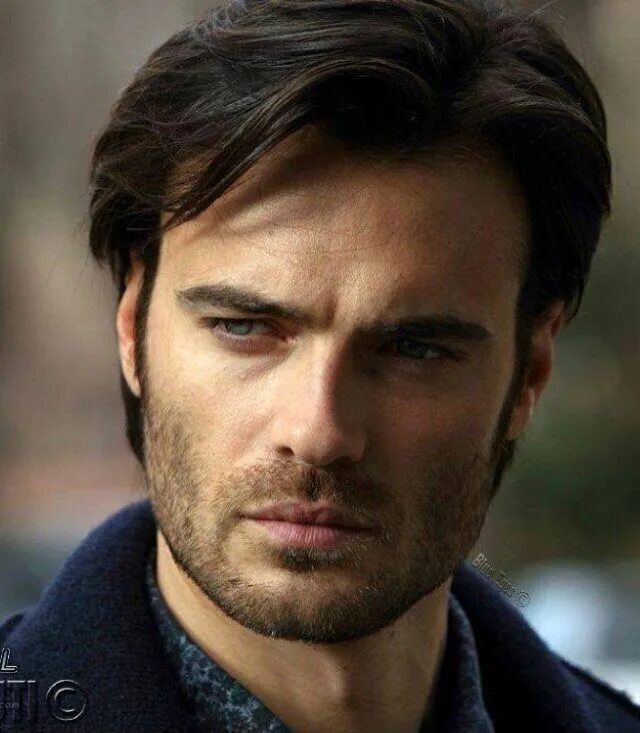 Джулио беррути актер. Даниэле лиотти. Герои итальянцев. Итальянцы внешность. Антонио бандерас в молодости.