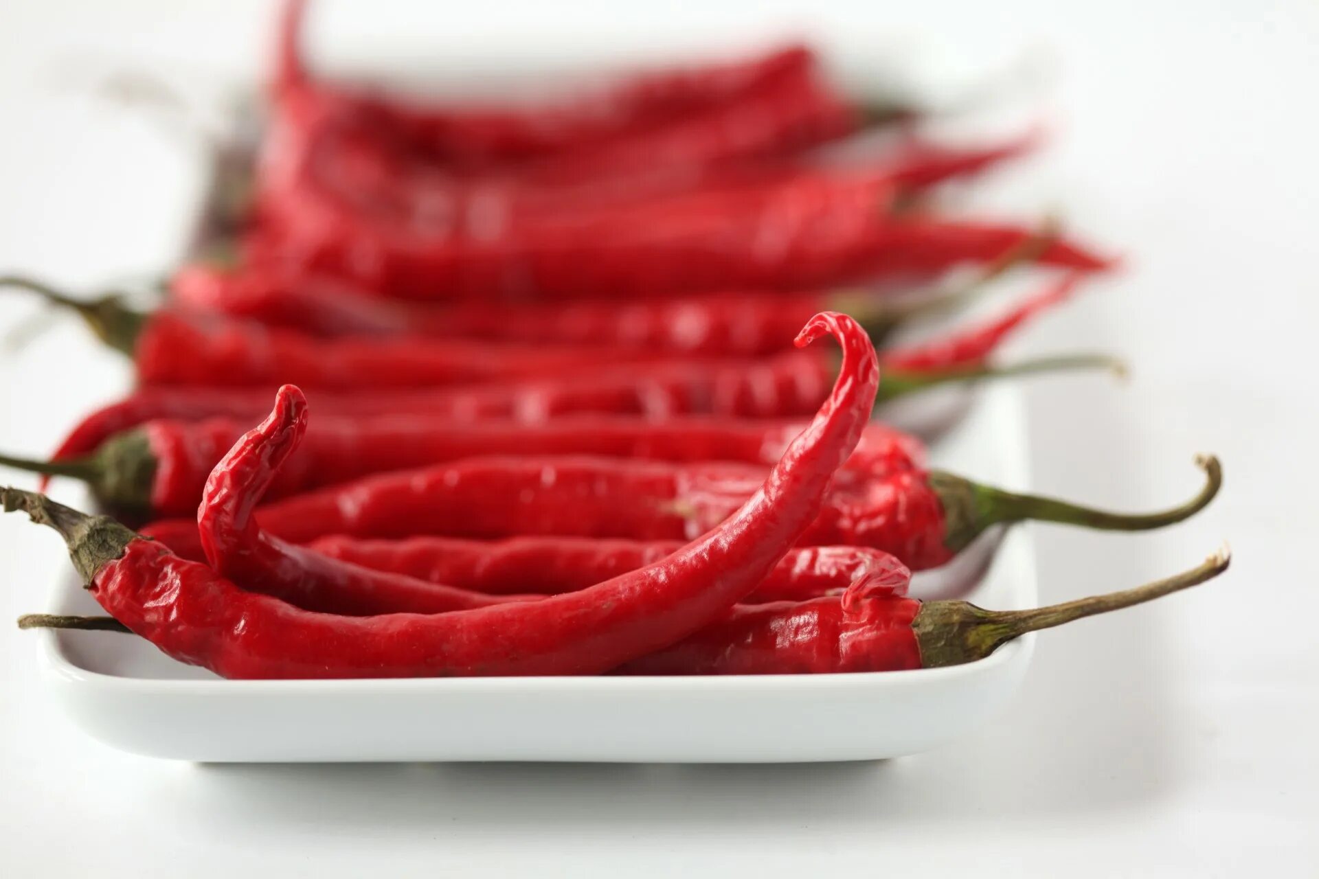 Какая острая. Перец паприка пикантная сицилийская. Перец чили (capsicum frutescens f1) chenzo. Красный острый перец чили. Перец острый датч чили.