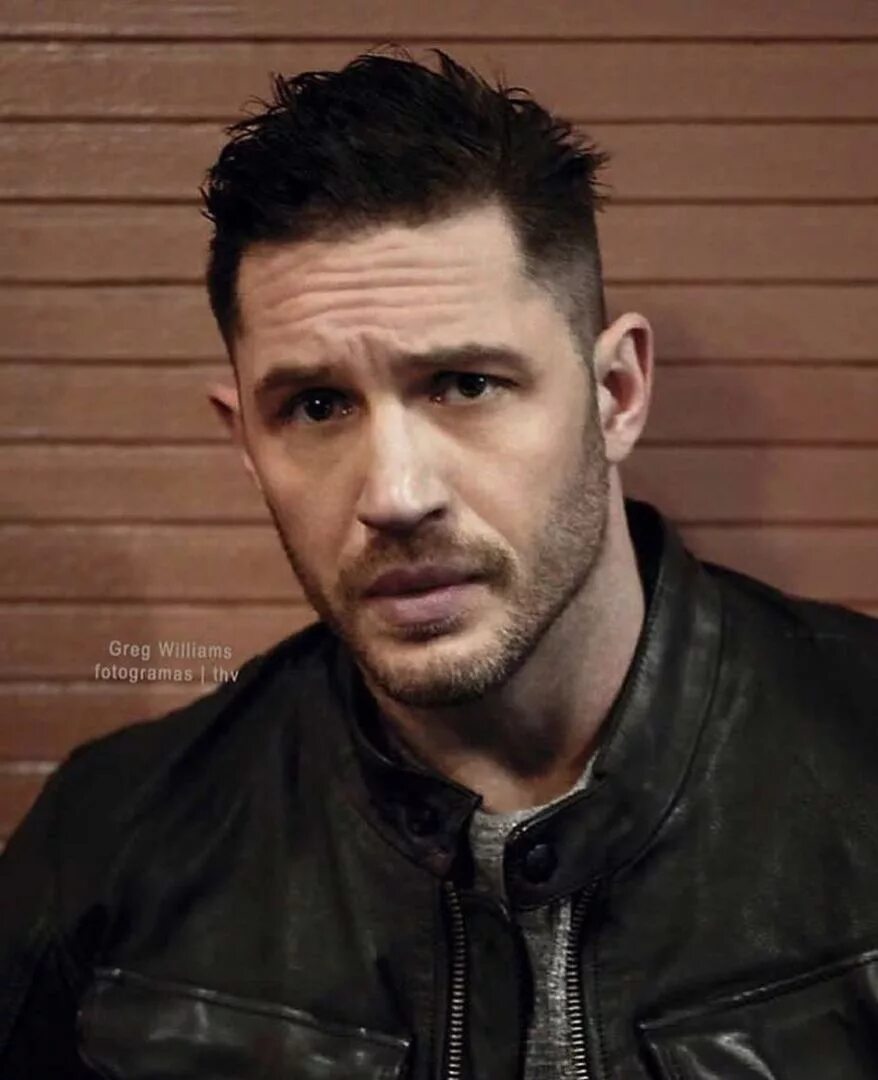 Песня брутальный мужчина. Том харди. Брутальный райан рейнольдс. Райан рейнольдс красавчик. Бен аффлек фотосессия.