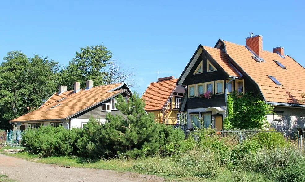 Поселки калининградской области. Поселок Рыбачий Куршская коса. Поселок Лесной Калининградская область. Посёлок Лесное Калининградская область Куршская коса. Поселок Лесной на Куршской косе.