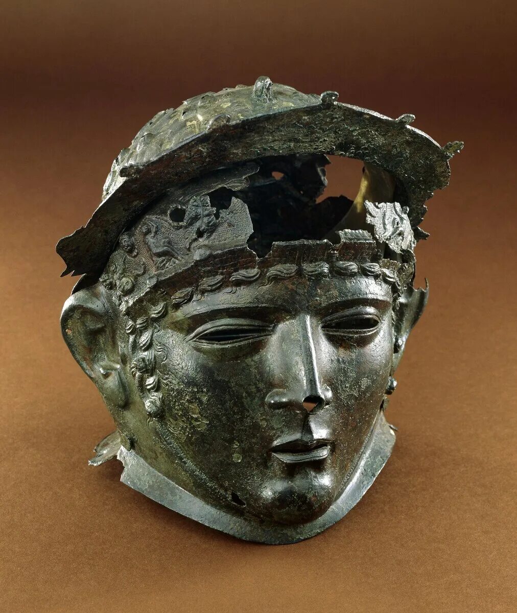 Античная сталь. Шлем личина Рим. Римский кавалерийский шлем. Древнеримский Морион шлем. Древнеримский гребневый шлем.