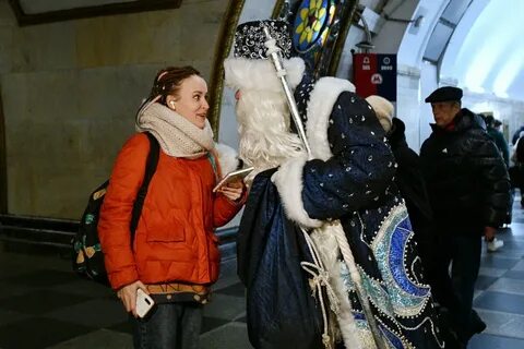 Деды морозы в московском метро